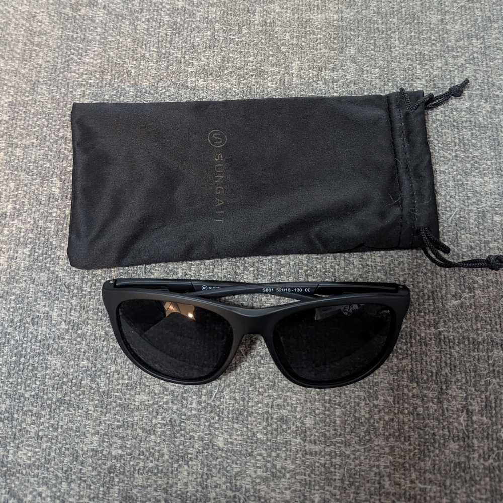 Sungait Black Sporty Round Sunglasses Unisex